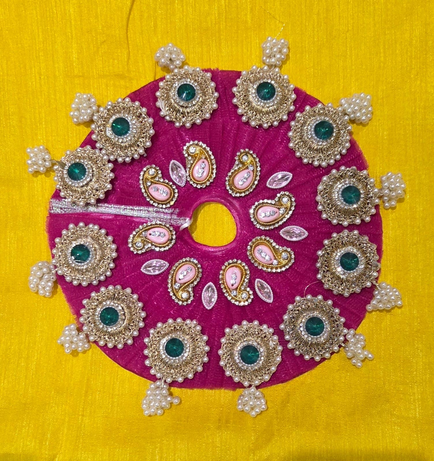 Magenta Emerald Pearl Cluster Poshak front view